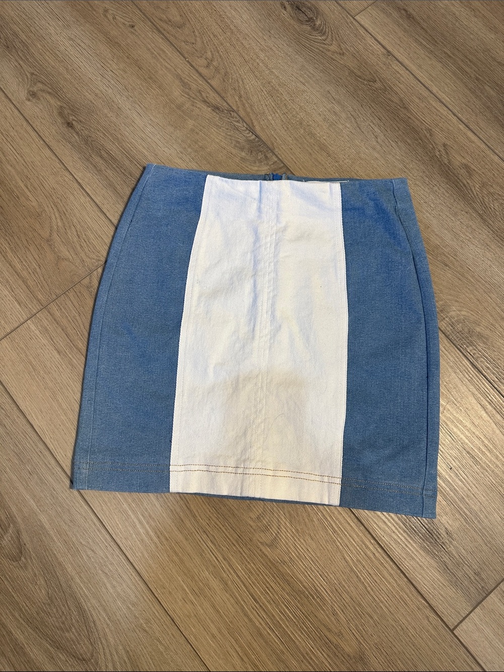 Kate Kasin blue and white denim jean mini  skirt. Size small
